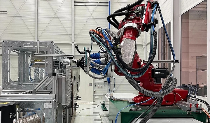 Fast Hexapod Improves Aircraft Manufacturing Process